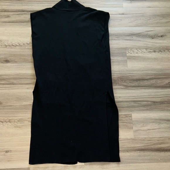 Black Sleeveless Long Cardigan w/ pockets - Picture 4 of 4